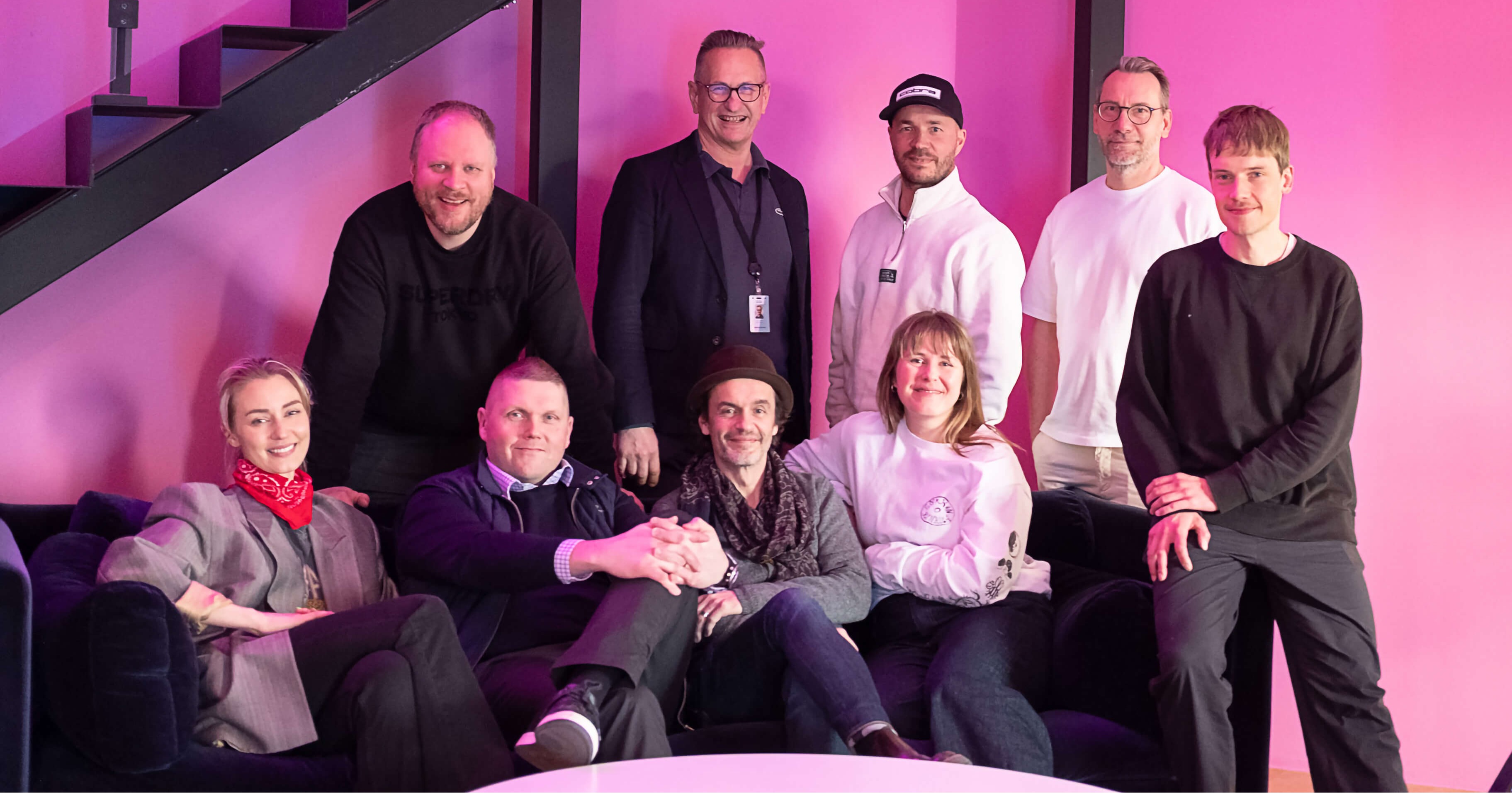 Intohimotyöryhmän jäsenet yhteiskuvassa